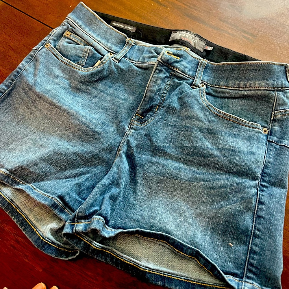 Torrid Size 16 Bombshell Skinny